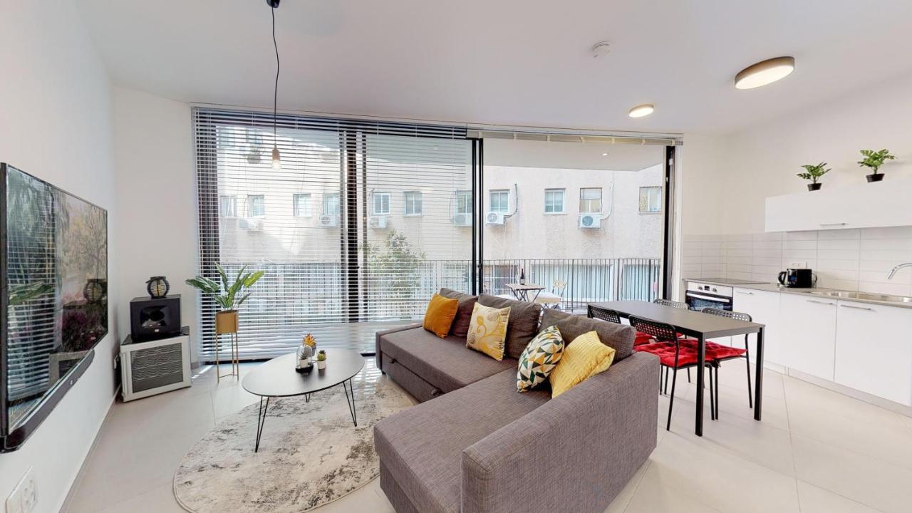 Comfortable Apartment With Balcony By Holyguest เทลอาวีฟ ภายนอก รูปภาพ