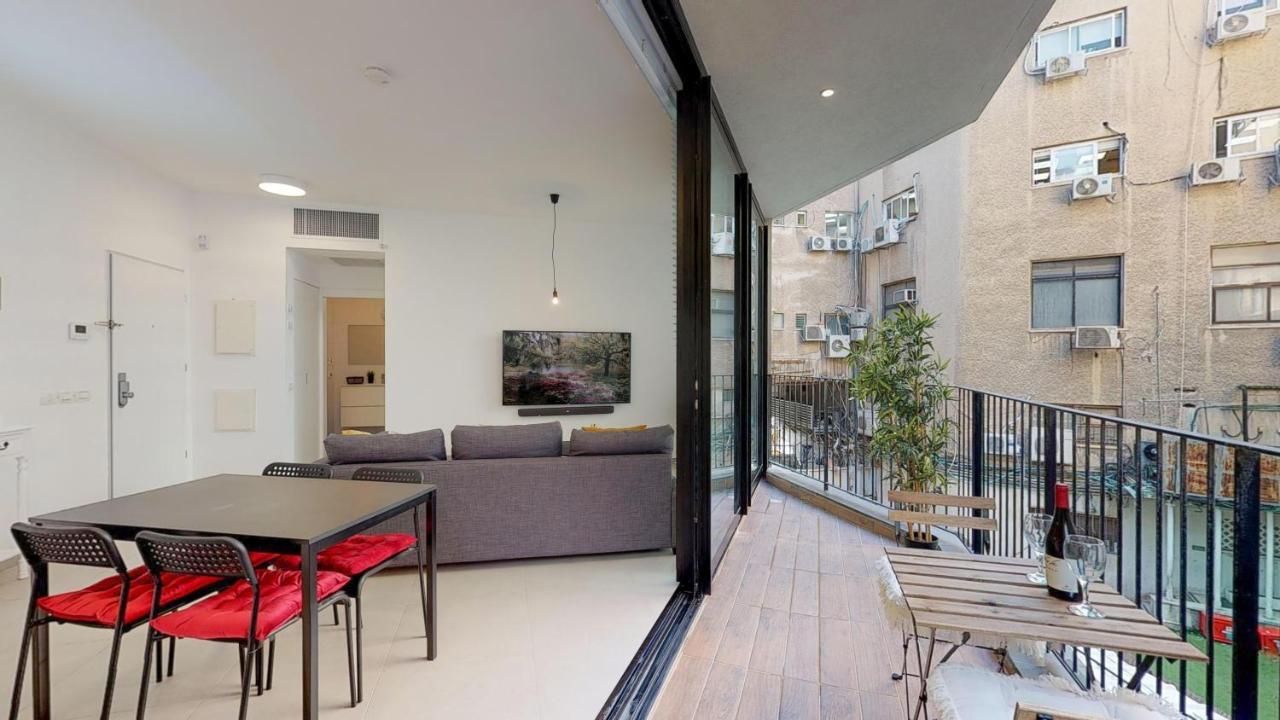 Comfortable Apartment With Balcony By Holyguest เทลอาวีฟ ภายนอก รูปภาพ